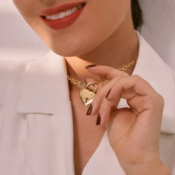 NEW 18K Gold Plated Heart Lock Toggle Link Chain Necklace - Picture 3 of 5